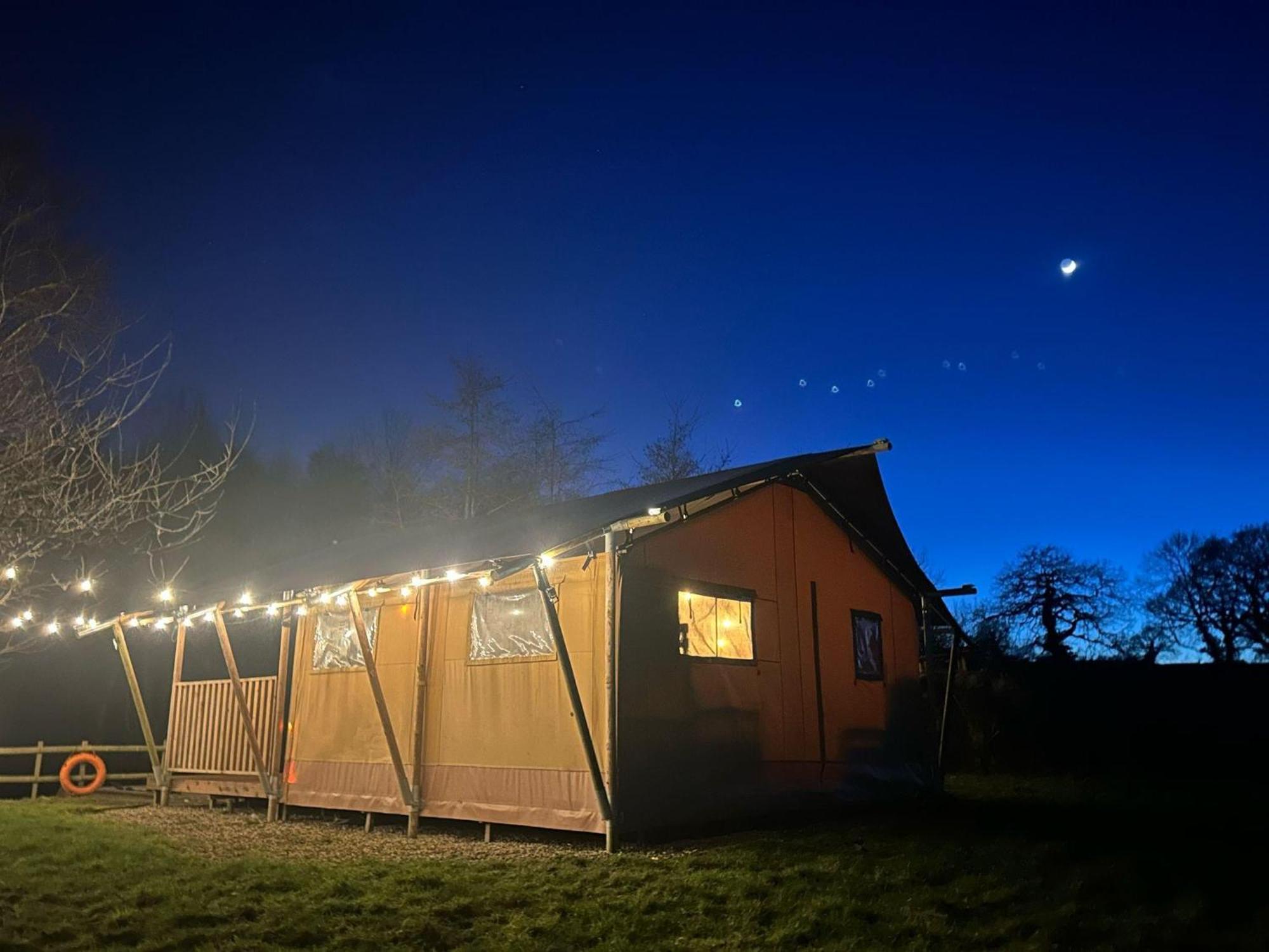 Arcadia Safari Tent In Private 5 Acre Field Wrexham Exteriér fotografie