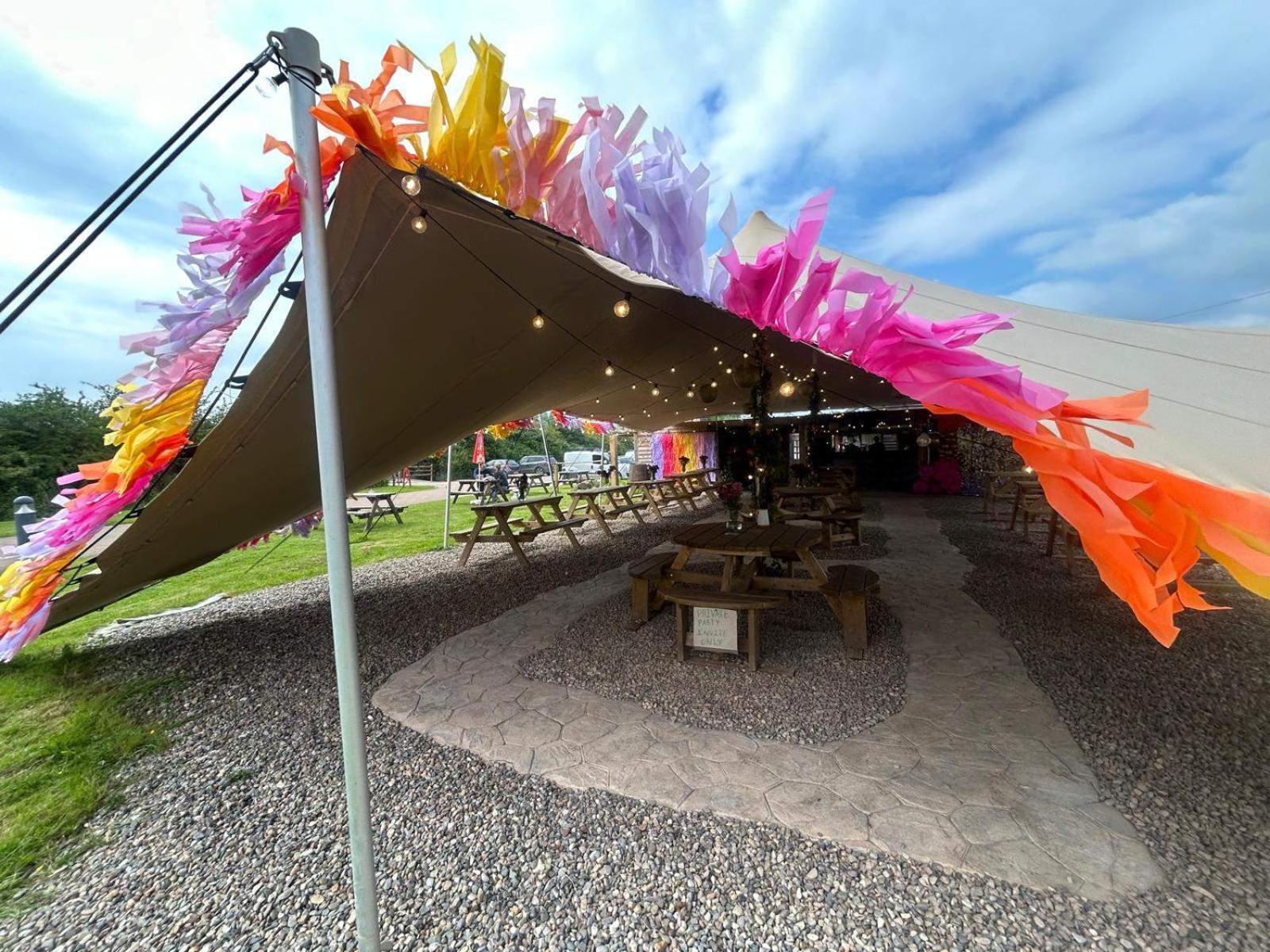 Arcadia Safari Tent In Private 5 Acre Field Wrexham Exteriér fotografie